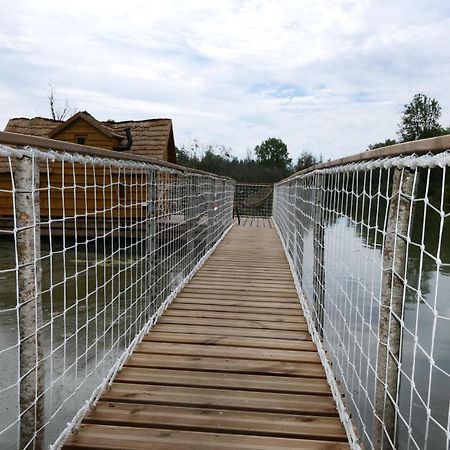 Les Cabanes Flottantes Givrauval Экстерьер фото