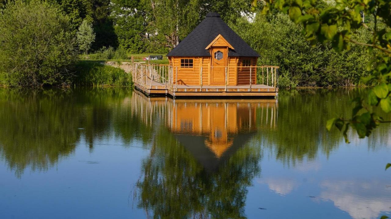 Les Cabanes Flottantes Givrauval Экстерьер фото