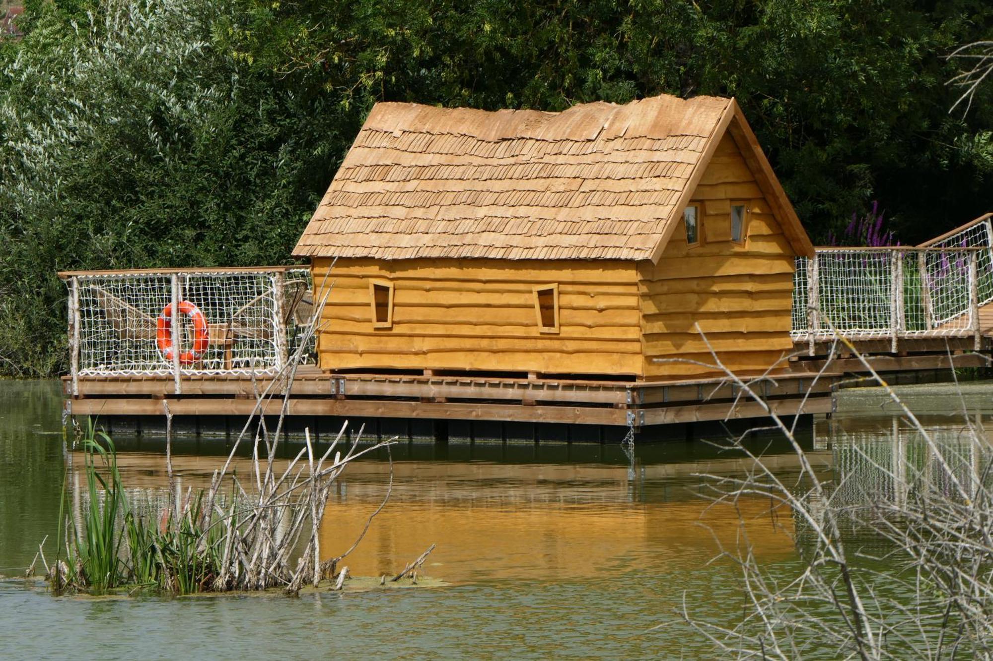 Les Cabanes Flottantes Givrauval Экстерьер фото